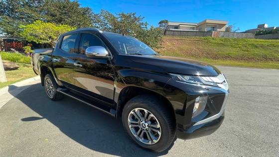 MITSUBISHI L200 TRITON 2.4 16V TURBO DIESEL SPORT HPE-S CD 4P 4X4 AUTOMÁTICO